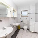 3 Bedroom In Okrug Gornji Apartment *