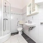 Apartment 3 Bedroom In Okrug Gornji