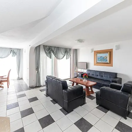 3 Bedroom In Okrug Gornji * Trogir