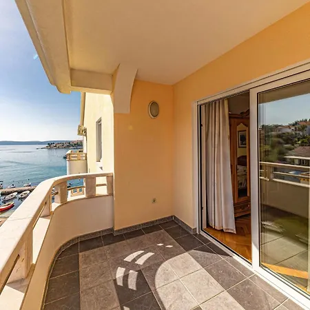 Appartement 3 Bedroom In Okrug Gornji *
