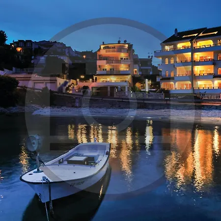 3 Bedroom In Okrug Gornji * Trogir