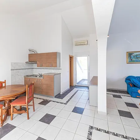 Awesome In Okrug Gornji Trogir