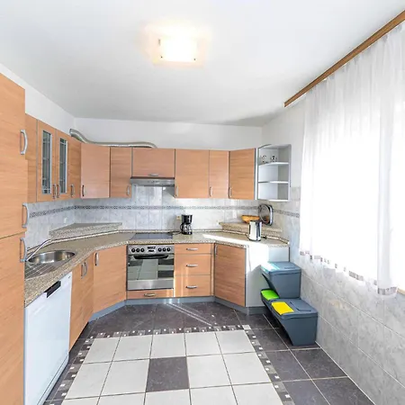 Awesome In Okrug Gornji Trogir