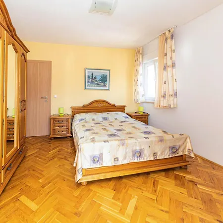 3 Bedroom In Okrug Gornji Appartement