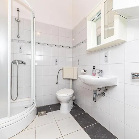 Appartement Awesome In Okrug Gornji