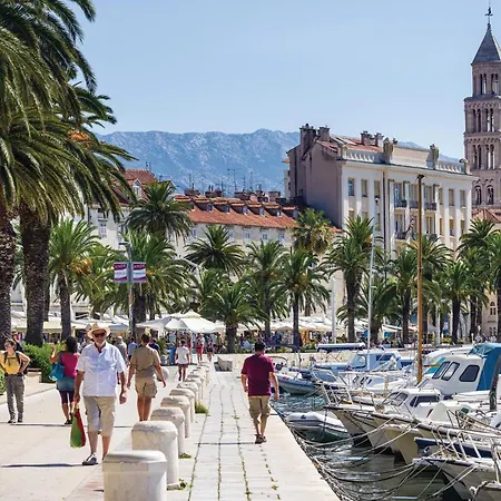 Appartement Awesome In Okrug Gornji