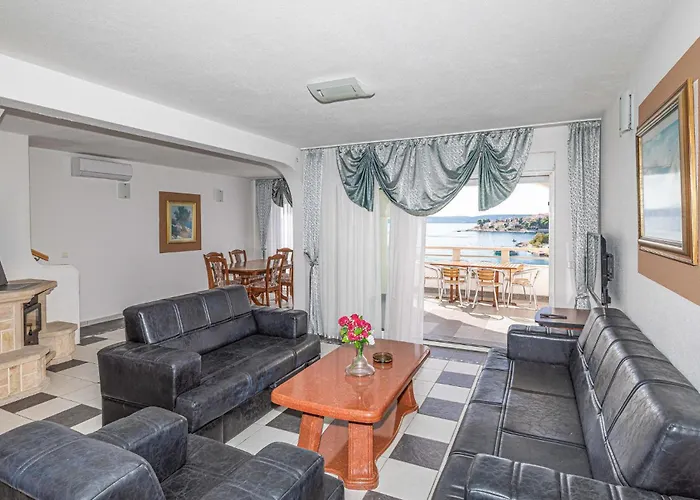 Awesome In Okrug Gornji Daire Trogir