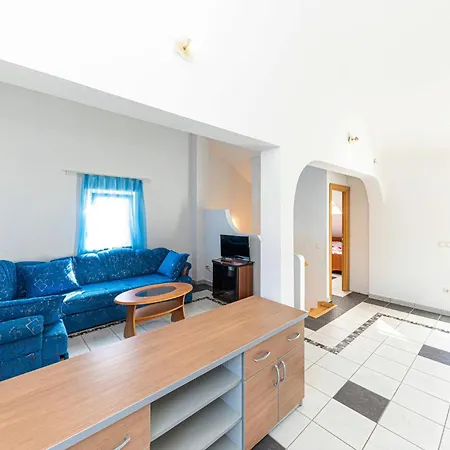 Awesome In Okrug Gornji * טרוגיר