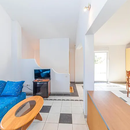 Appartement Awesome In Okrug Gornji