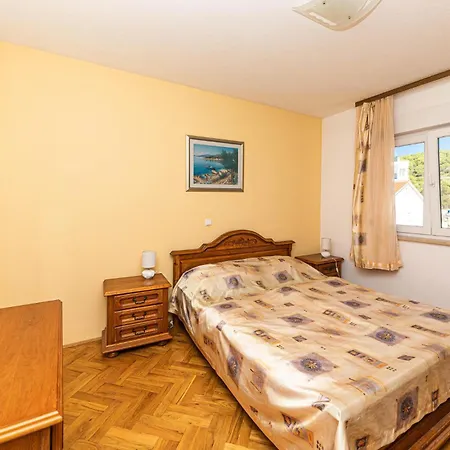 3 Bedroom In Okrug Gornji *