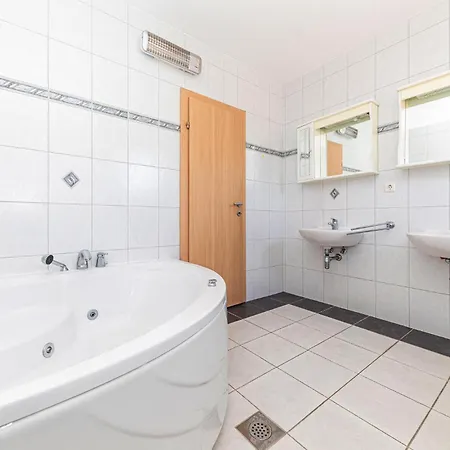 Awesome In Okrug Gornji *