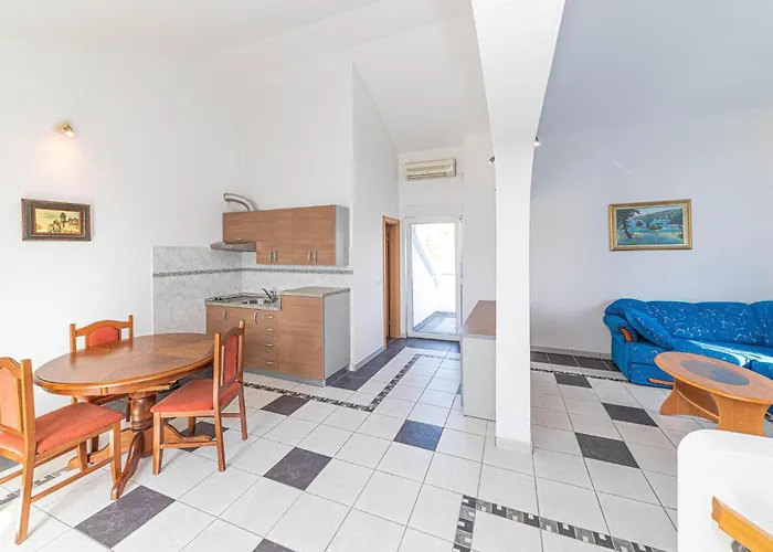 Awesome In Okrug Gornji Trogir