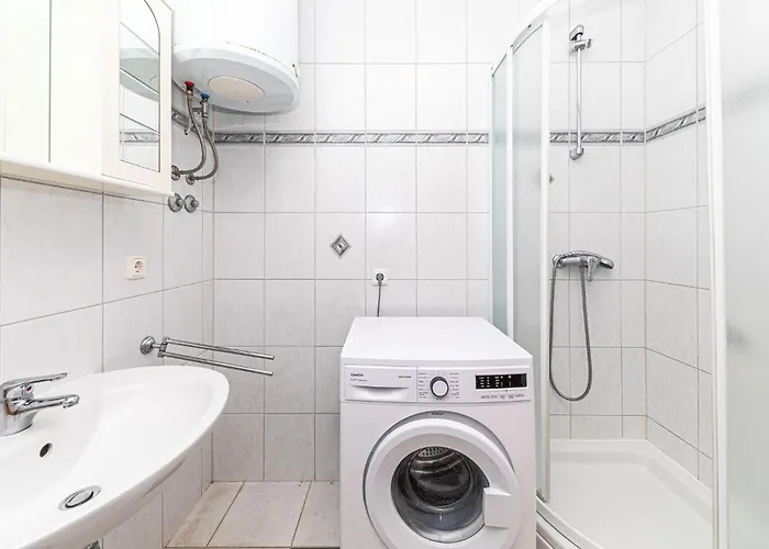 Awesome In Okrug Gornji Apartment *