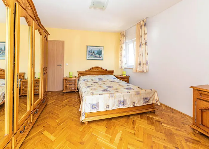 Awesome In Okrug Gornji Apartment