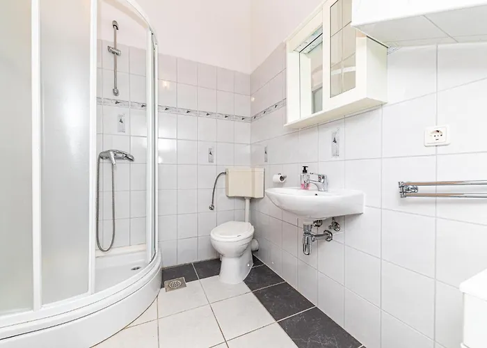 Apartment Awesome In Okrug Gornji